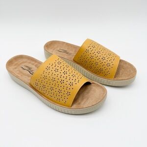 Easy Street Ivey Comfort Slide Sandals Open Toe Yellow Laser Cut 10WW X WIDE NEW